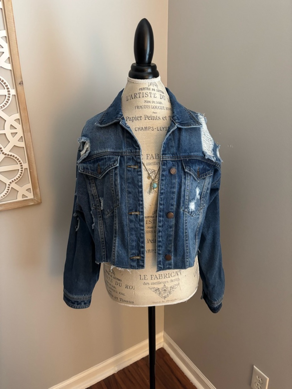 💙 EUC Distressed Cropped Denim Jacket - Medium Blue